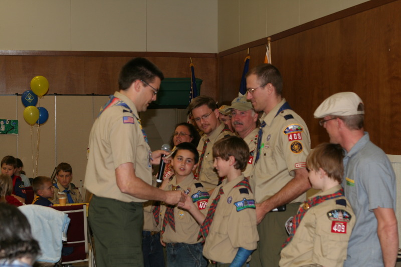 2010/02(February)/Pack409-Blue-and-Gold/800x600_2010-02-20-Pack409-Blue-and-Gold-57-Matt-Chance-Travis.JPG
