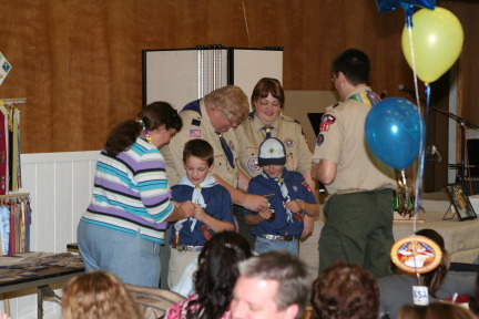 2010-02-20-Pack409-Blue-and-Gold-46-Case.JPG