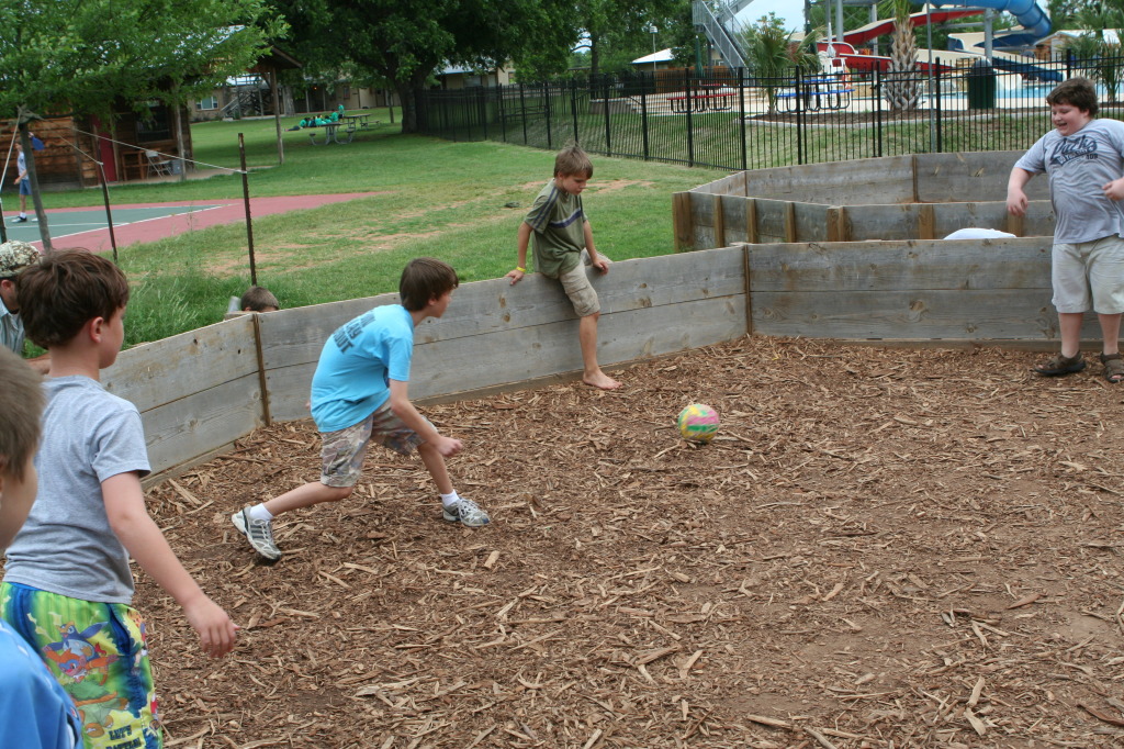 2010/05(May)/Pack409-Camp-Champions/1024x768_2010-05-22-Pack409-Camp-Champions-015-GaGa-Chance.JPG