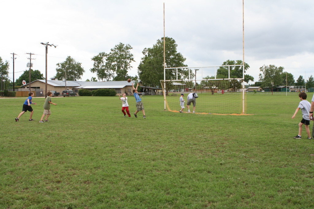 2010/05(May)/Pack409-Camp-Champions/1024x768_2010-05-22-Pack409-Camp-Champions-040-Football-Quiddich-Dax.JPG