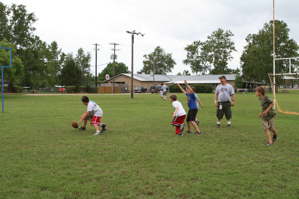 2010/05(May)/Pack409-Camp-Champions/1024x768_2010-05-22-Pack409-Camp-Champions-041-Football-Quiddich.JPG