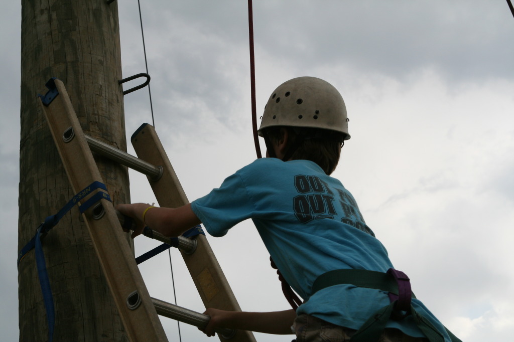 2010/05(May)/Pack409-Camp-Champions/1024x768_2010-05-22-Pack409-Camp-Champions-153-High-Ropes-Chance.JPG