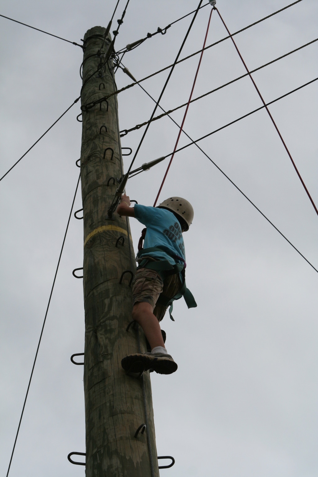 2010/05(May)/Pack409-Camp-Champions/1024x768_2010-05-22-Pack409-Camp-Champions-157-High-Ropes-Chance.JPG