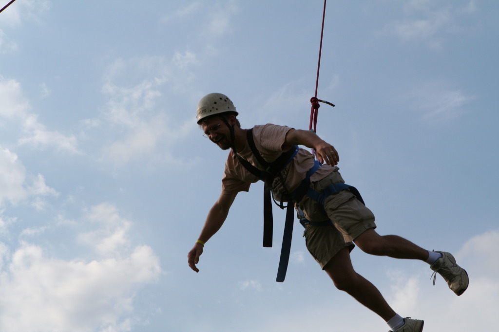 2010/05(May)/Pack409-Camp-Champions/1024x768_2010-05-22-Pack409-Camp-Champions-252-Trapeze-Jump.JPG