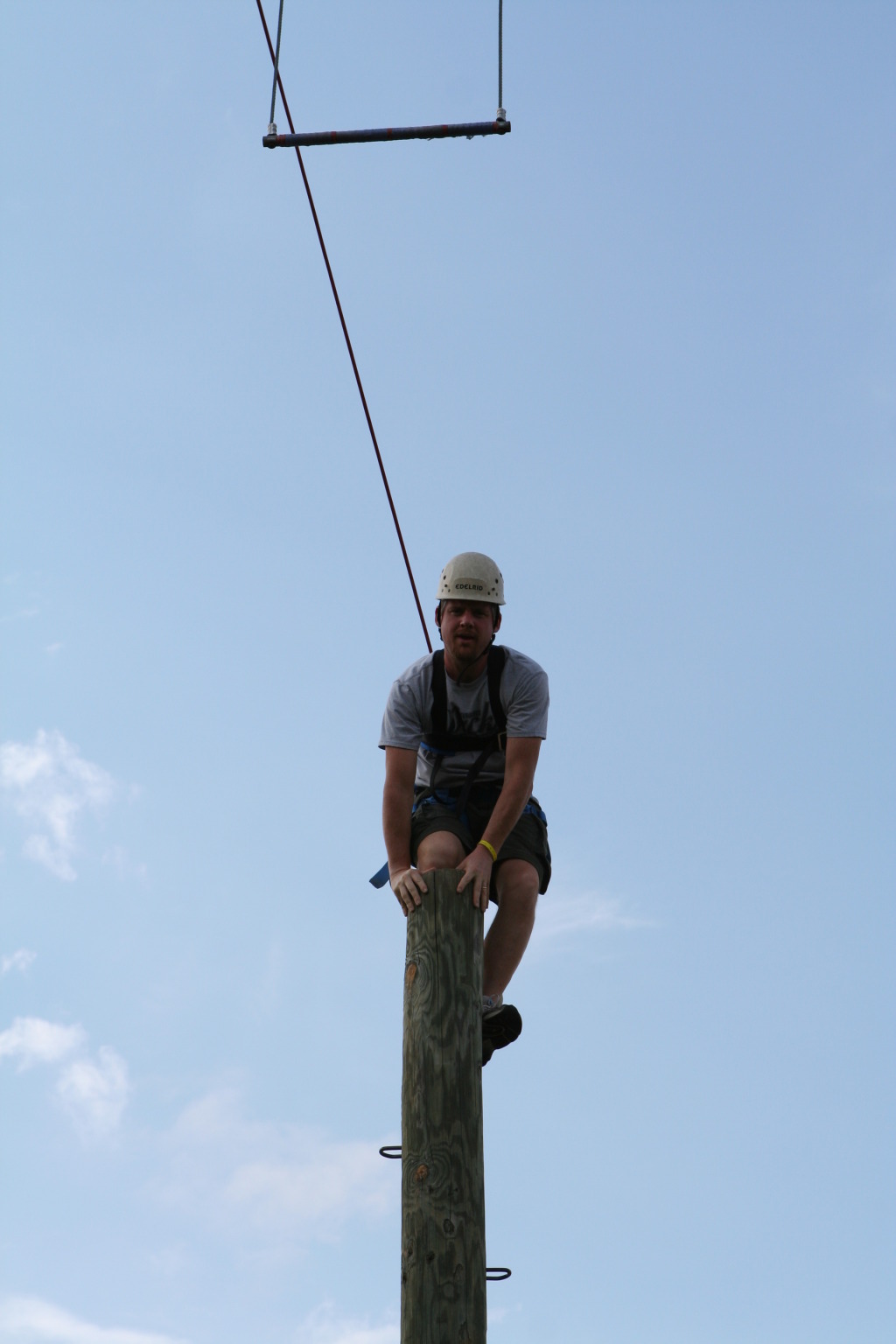 2010/05(May)/Pack409-Camp-Champions/1024x768_2010-05-22-Pack409-Camp-Champions-260-Trapeze-Jump-Chris.JPG