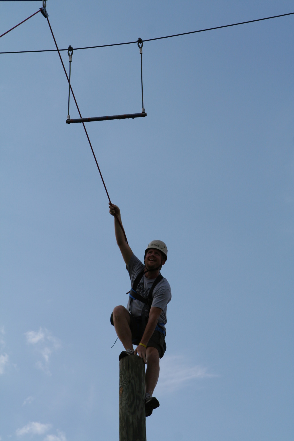 2010/05(May)/Pack409-Camp-Champions/1024x768_2010-05-22-Pack409-Camp-Champions-262-Trapeze-Jump-Chris.JPG