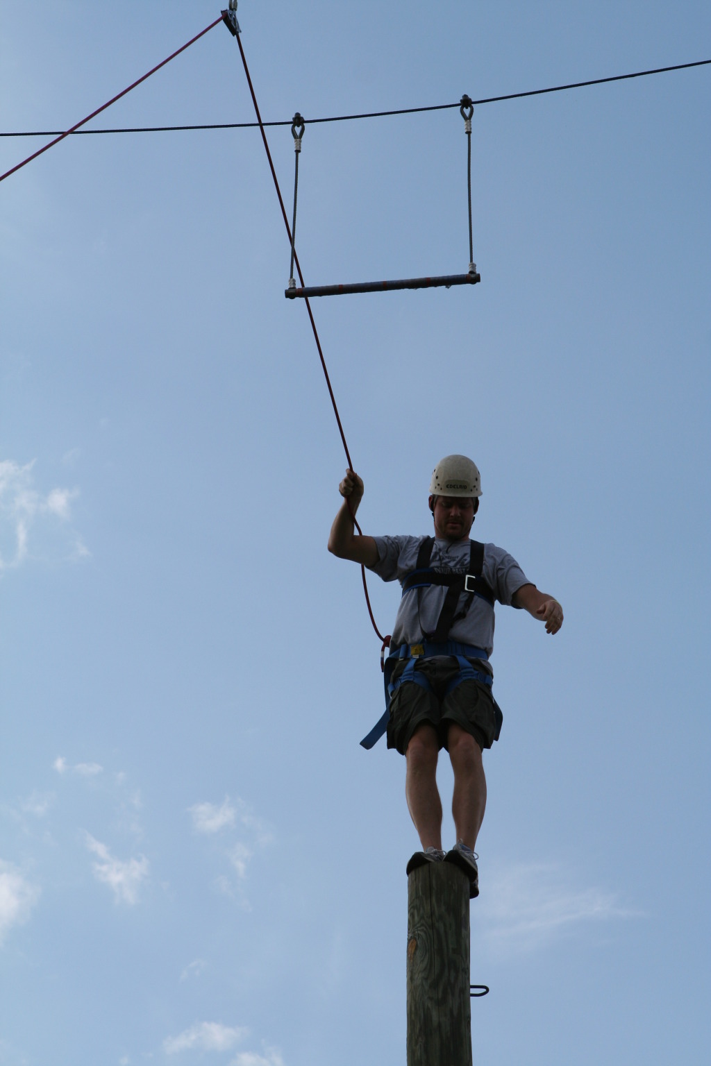 2010/05(May)/Pack409-Camp-Champions/1024x768_2010-05-22-Pack409-Camp-Champions-264-Trapeze-Jump-Chris.JPG