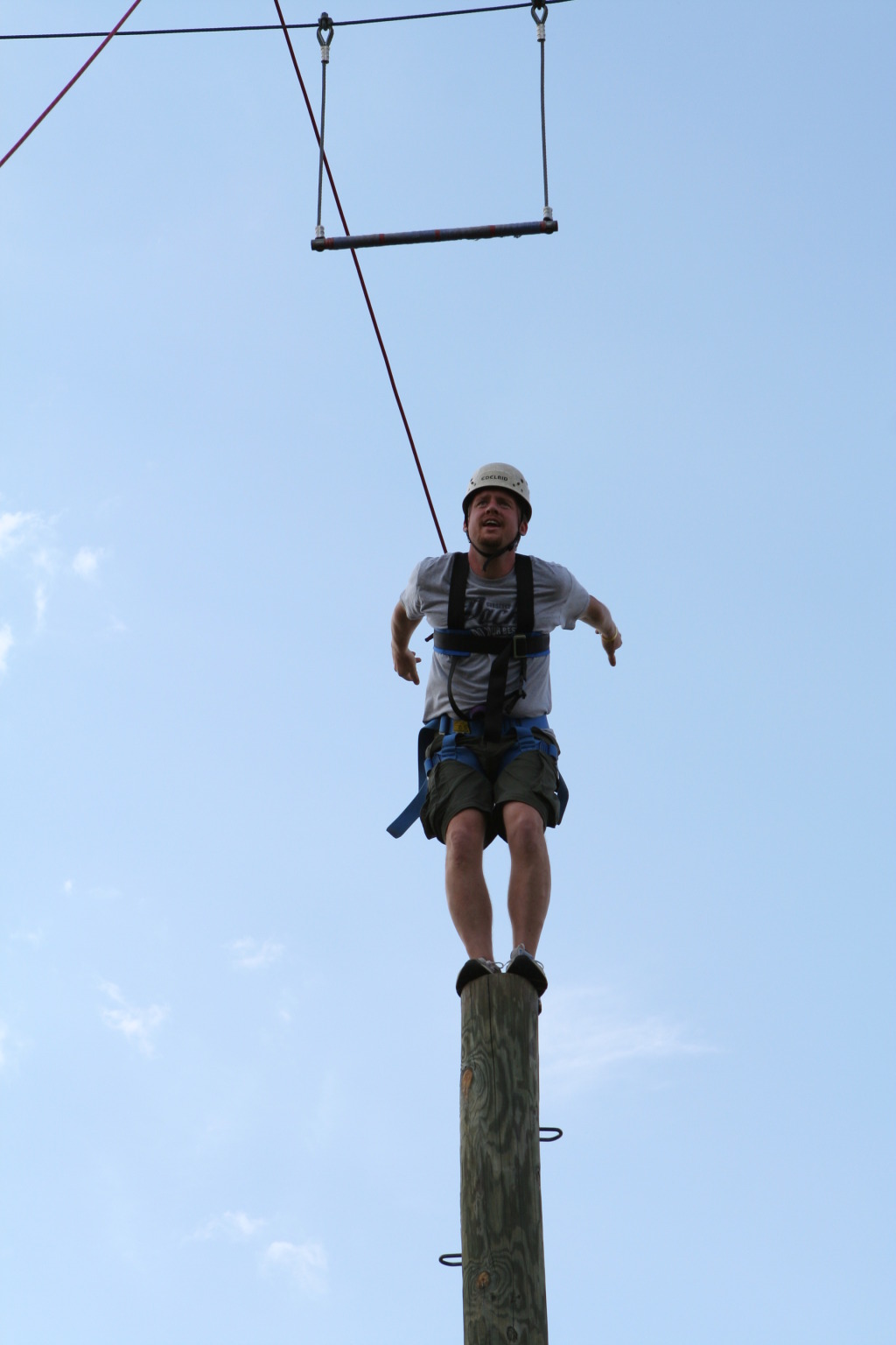 2010/05(May)/Pack409-Camp-Champions/1024x768_2010-05-22-Pack409-Camp-Champions-265-Trapeze-Jump-Chris.JPG
