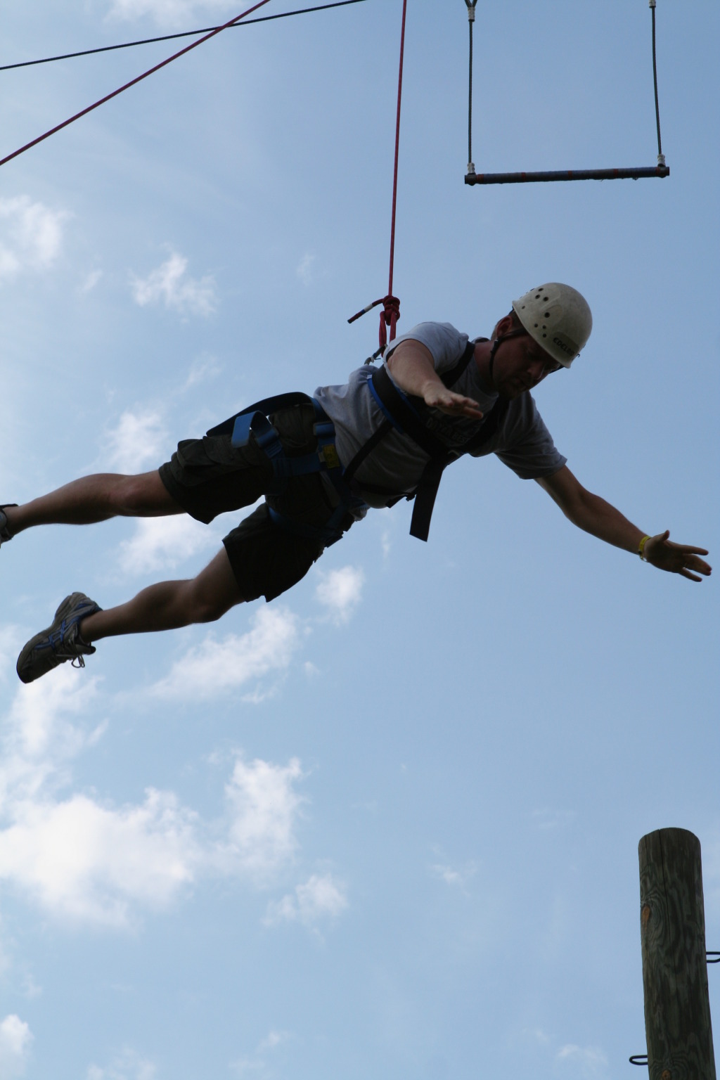 2010/05(May)/Pack409-Camp-Champions/1024x768_2010-05-22-Pack409-Camp-Champions-277-Trapeze-Jump-Chris.JPG