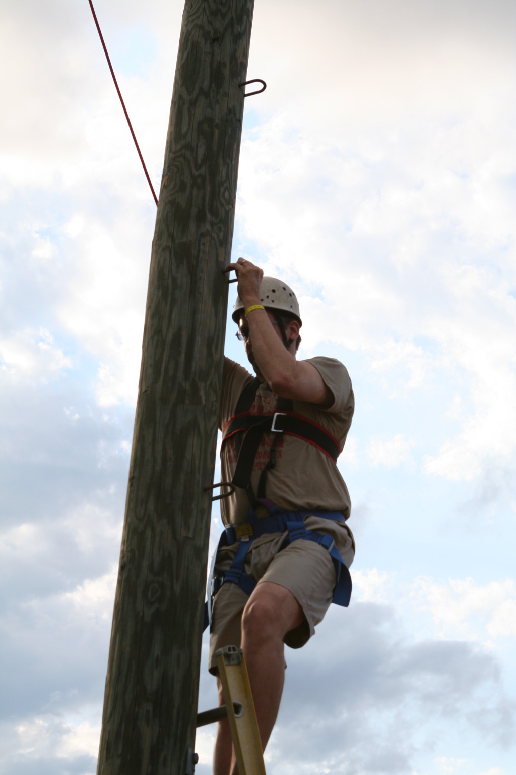 2010/05(May)/Pack409-Camp-Champions/1024x768_2010-05-22-Pack409-Camp-Champions-314-Matt-Trapeze-Jump.JPG