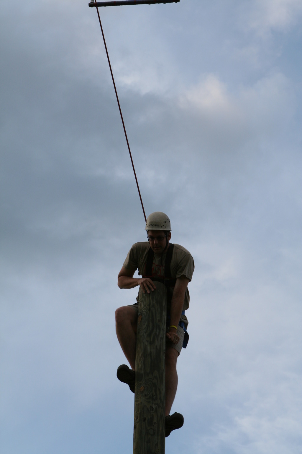 2010/05(May)/Pack409-Camp-Champions/1024x768_2010-05-22-Pack409-Camp-Champions-317-Matt-Trapeze-Jump.JPG