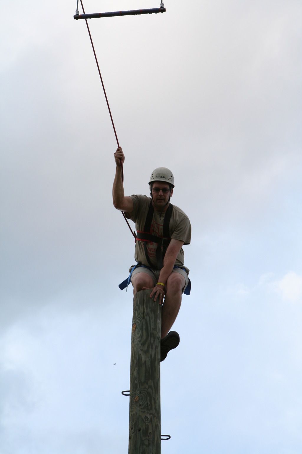 2010/05(May)/Pack409-Camp-Champions/1024x768_2010-05-22-Pack409-Camp-Champions-323-Matt-Trapeze-Jump.JPG