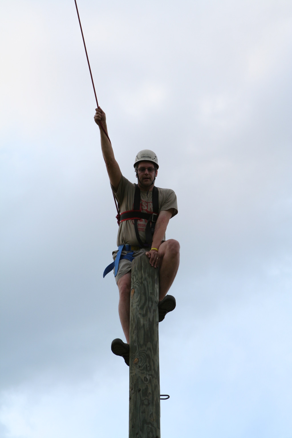 2010/05(May)/Pack409-Camp-Champions/1024x768_2010-05-22-Pack409-Camp-Champions-324-Matt-Trapeze-Jump.JPG