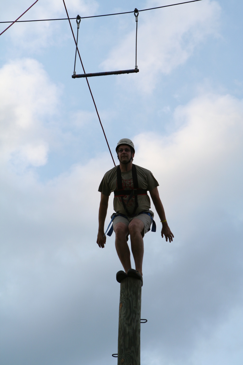 2010/05(May)/Pack409-Camp-Champions/1024x768_2010-05-22-Pack409-Camp-Champions-329-Matt-Trapeze-Jump.JPG