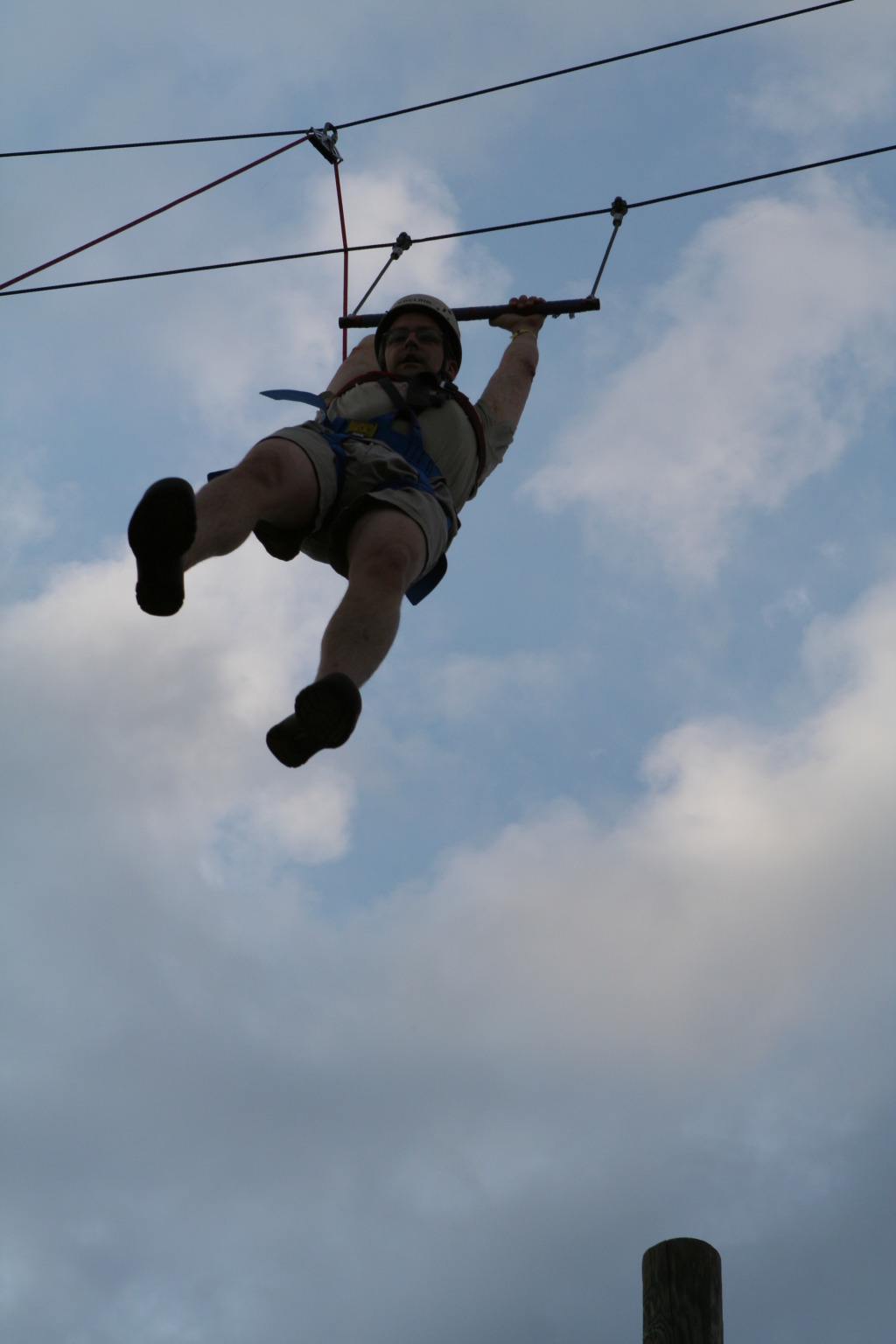 2010/05(May)/Pack409-Camp-Champions/1024x768_2010-05-22-Pack409-Camp-Champions-335-Matt-Trapeze-Jump.JPG