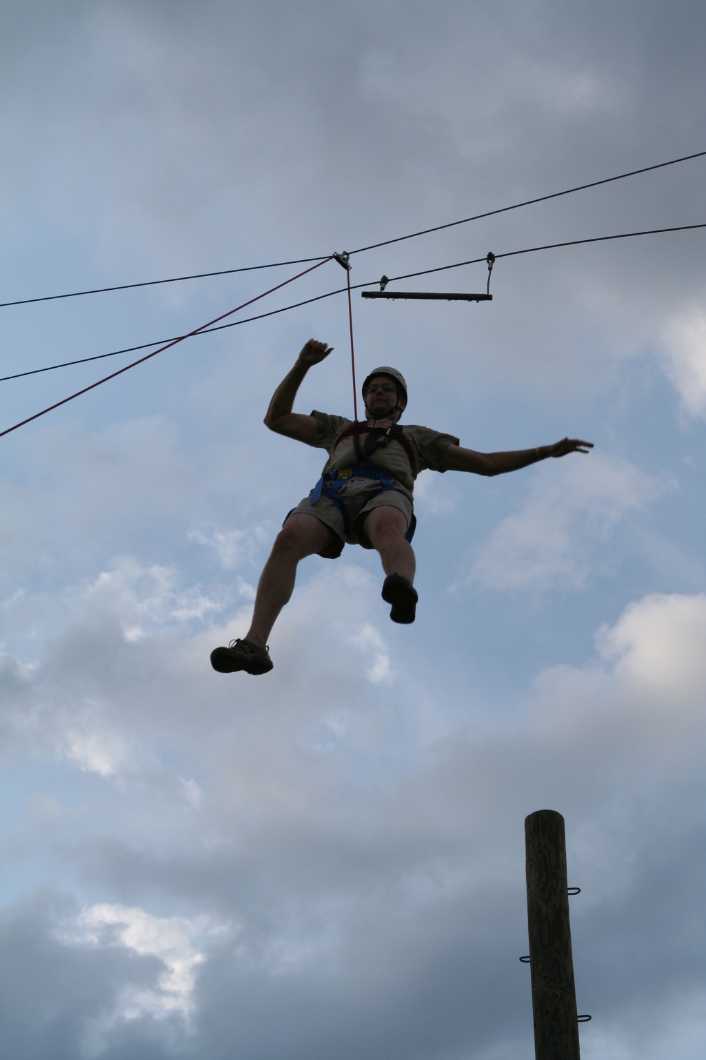 2010/05(May)/Pack409-Camp-Champions/1024x768_2010-05-22-Pack409-Camp-Champions-343-Matt-Trapeze-Jump.JPG