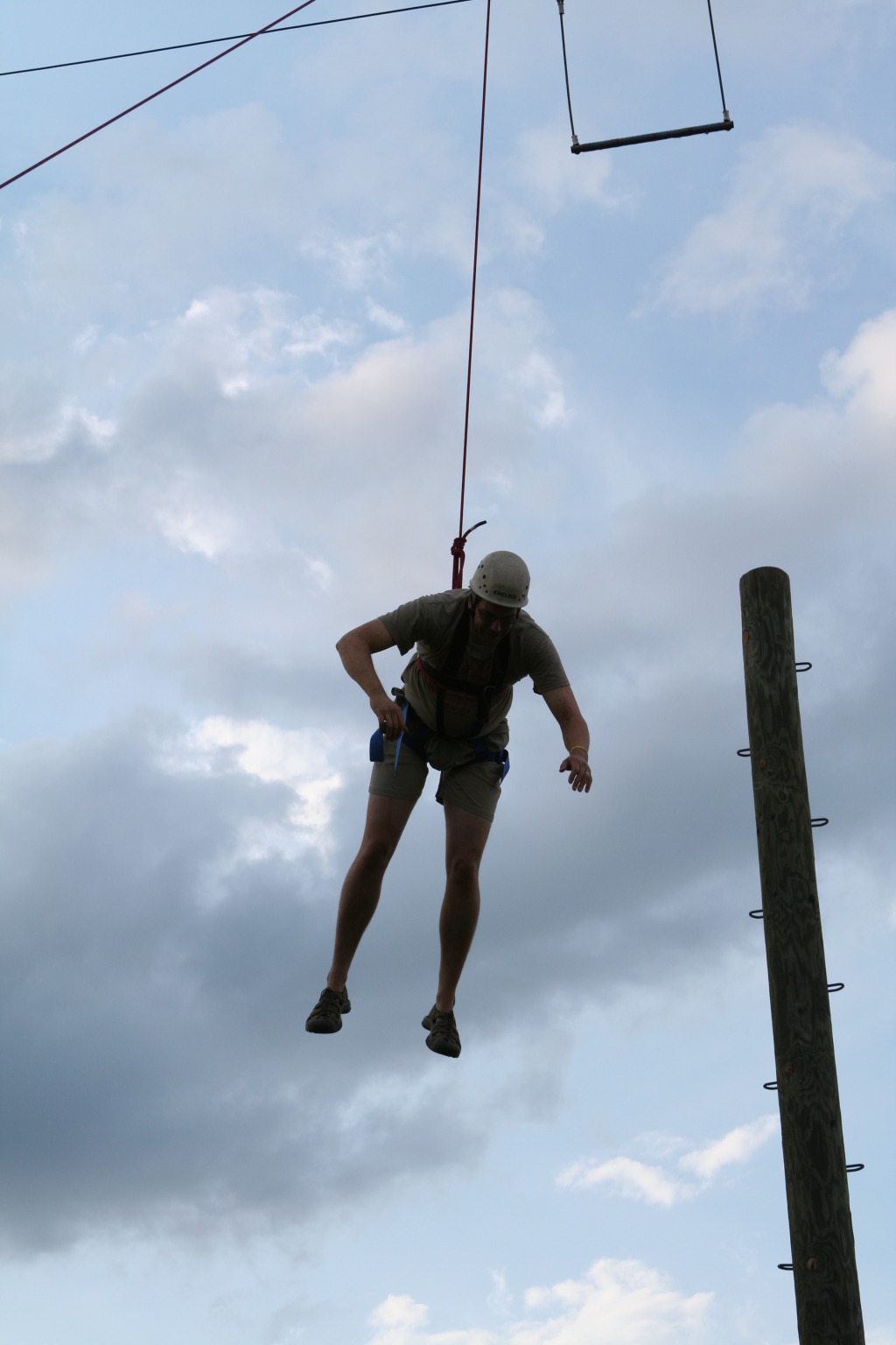 2010/05(May)/Pack409-Camp-Champions/1024x768_2010-05-22-Pack409-Camp-Champions-346-Matt-Trapeze-Jump.JPG