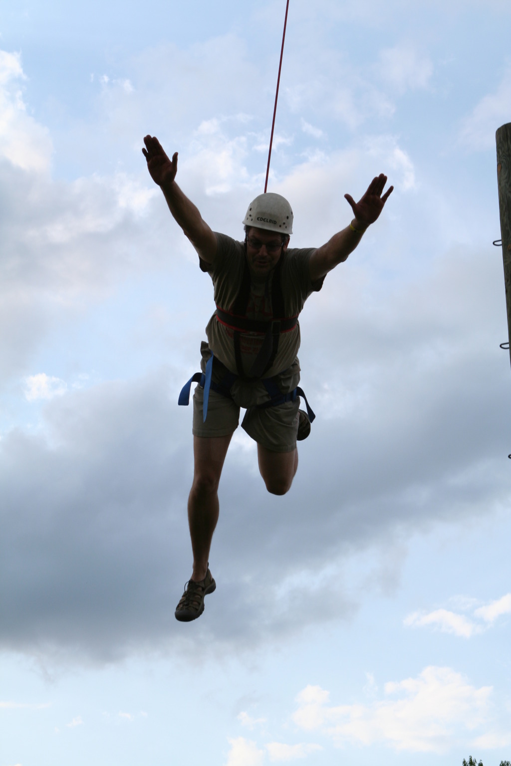 2010/05(May)/Pack409-Camp-Champions/1024x768_2010-05-22-Pack409-Camp-Champions-355-Matt-Trapeze-Jump.JPG