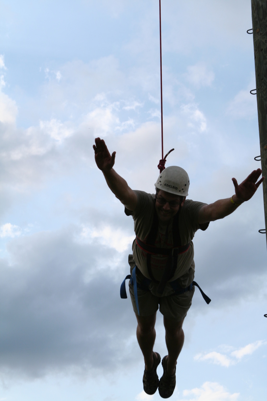 2010/05(May)/Pack409-Camp-Champions/1024x768_2010-05-22-Pack409-Camp-Champions-358-Matt-Trapeze-Jump.JPG