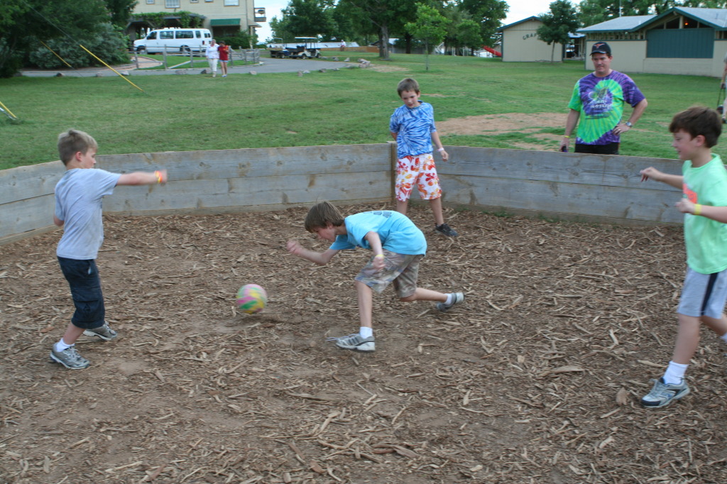 2010/05(May)/Pack409-Camp-Champions/1024x768_2010-05-22-Pack409-Camp-Champions-365-Chance-Case.JPG