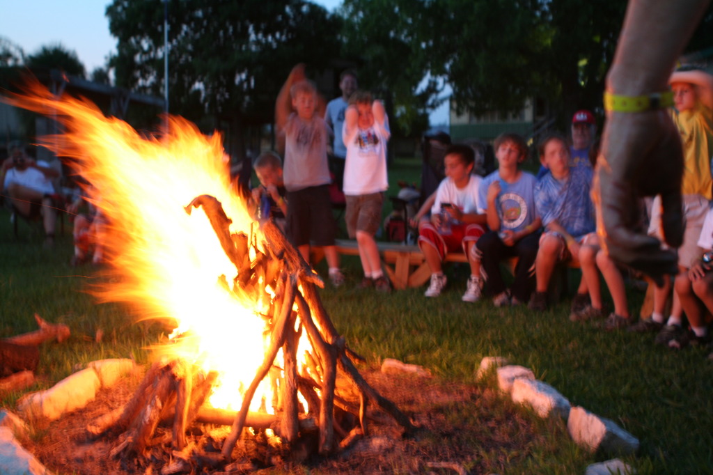 2010/05(May)/Pack409-Camp-Champions/1024x768_2010-05-22-Pack409-Camp-Champions-374-Campfire.JPG