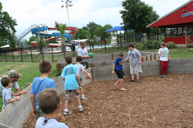 2010/05(May)/Pack409-Camp-Champions/640x480_2010-05-22-Pack409-Camp-Champions-012-GaGa-Chance-Case-Thomas-Andrew.JPG