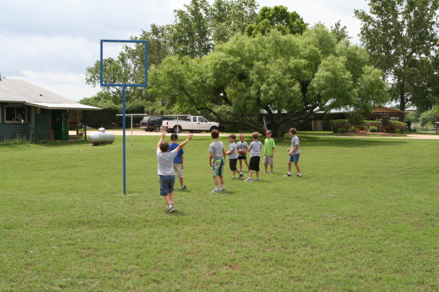 2010/05(May)/Pack409-Camp-Champions/640x480_2010-05-22-Pack409-Camp-Champions-059-Football-Quiddich.JPG