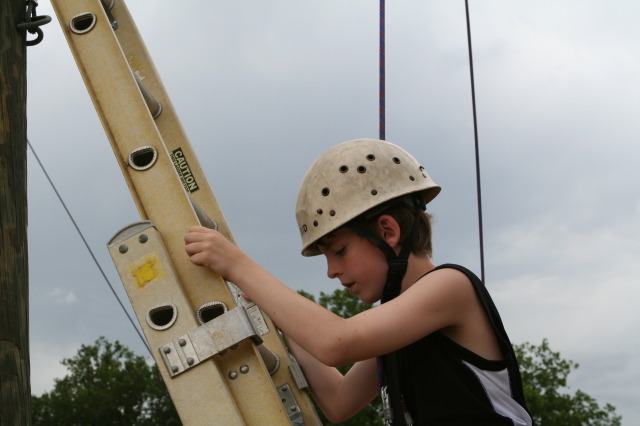2010/05(May)/Pack409-Camp-Champions/640x480_2010-05-22-Pack409-Camp-Champions-130-High-Ropes-Andrew.JPG