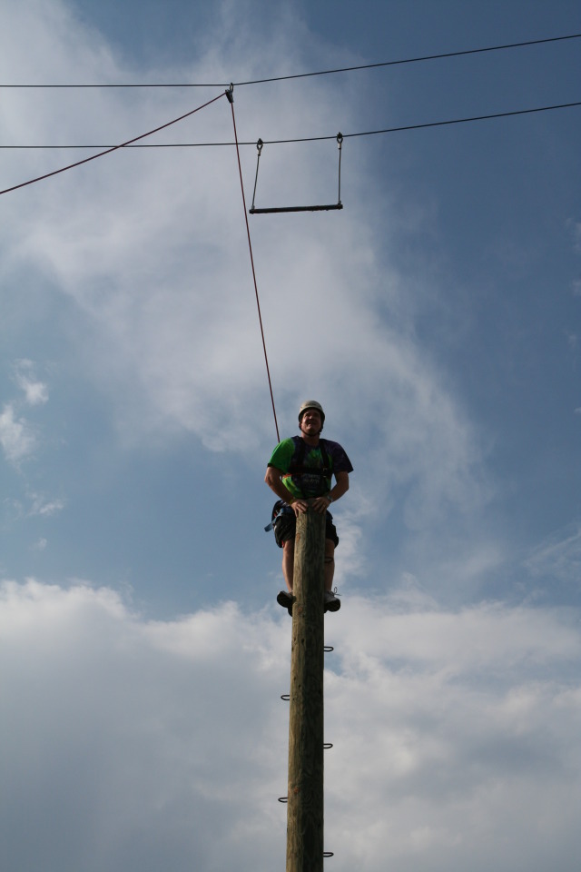 2010/05(May)/Pack409-Camp-Champions/640x480_2010-05-22-Pack409-Camp-Champions-209-Trapeze-Jump-Jimmy.JPG