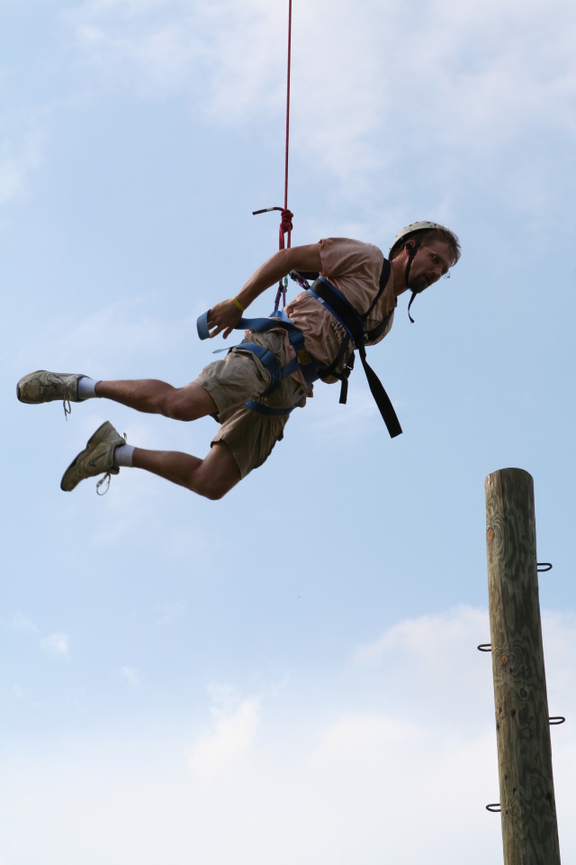 2010-05-22-Pack409-Camp-Champions-250-Trapeze-Jump.JPG