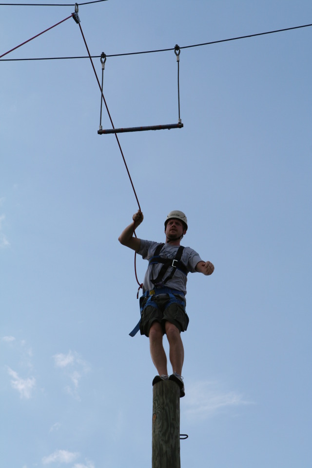 2010/05(May)/Pack409-Camp-Champions/640x480_2010-05-22-Pack409-Camp-Champions-263-Trapeze-Jump-Chris.JPG
