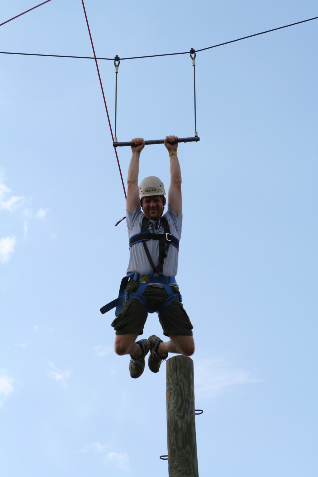 2010/05(May)/Pack409-Camp-Champions/640x480_2010-05-22-Pack409-Camp-Champions-274-Trapeze-Jump-Chris.JPG
