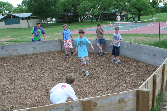 2010/05(May)/Pack409-Camp-Champions/640x480_2010-05-22-Pack409-Camp-Champions-363-GaGa-Chance-Case.JPG
