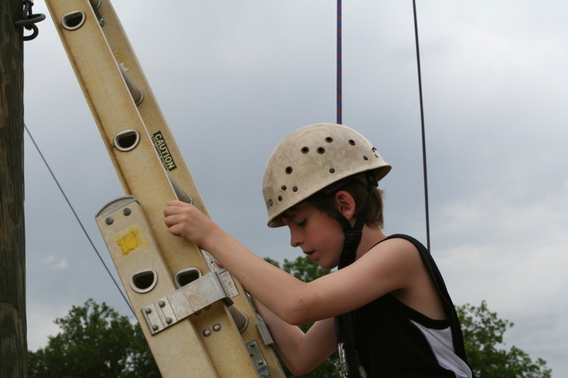 2010/05(May)/Pack409-Camp-Champions/800x600_2010-05-22-Pack409-Camp-Champions-130-High-Ropes-Andrew.JPG