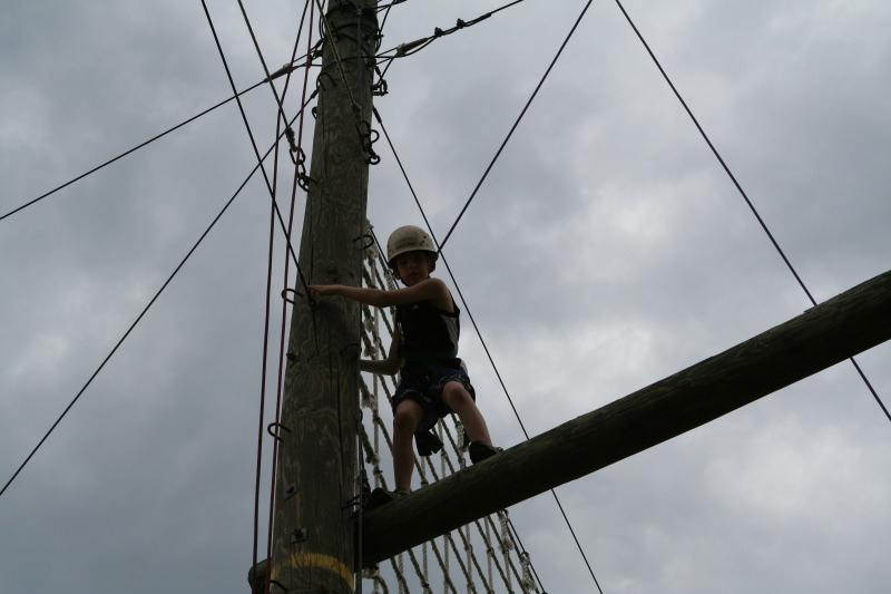 2010/05(May)/Pack409-Camp-Champions/800x600_2010-05-22-Pack409-Camp-Champions-132-High-Ropes-Andrew.JPG