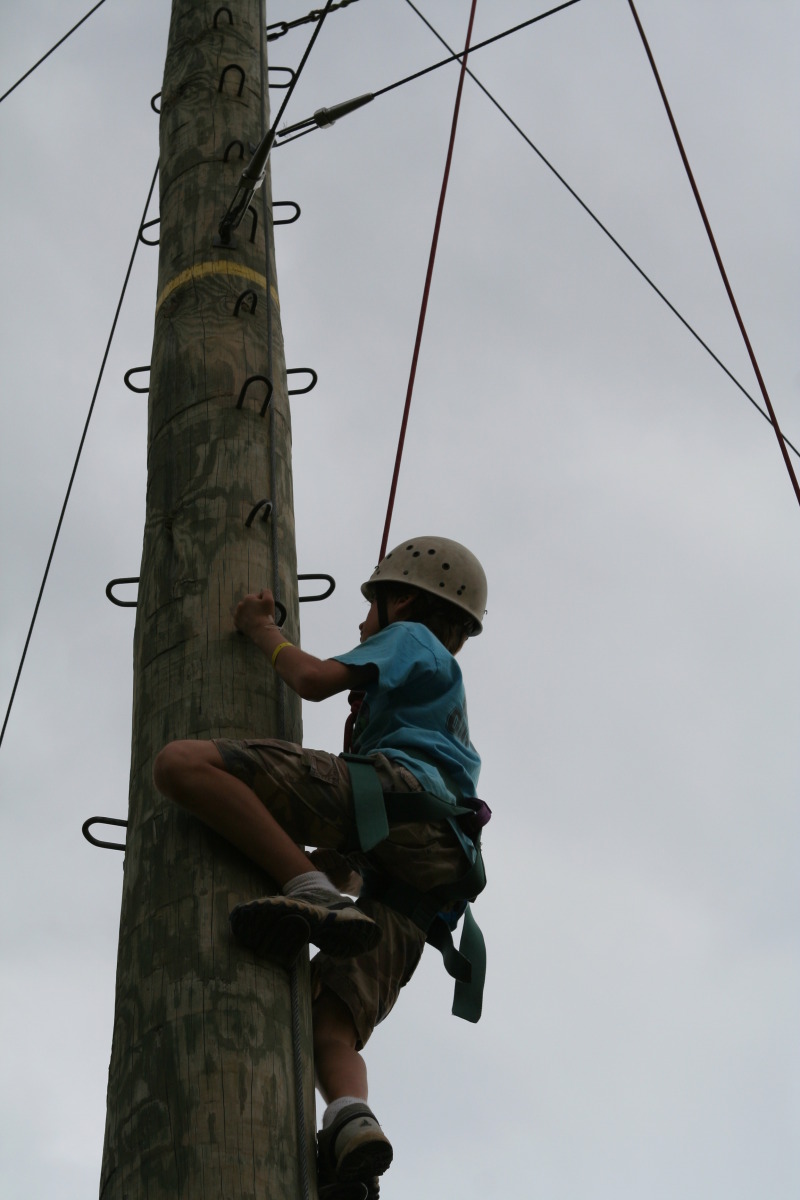 2010/05(May)/Pack409-Camp-Champions/800x600_2010-05-22-Pack409-Camp-Champions-156-High-Ropes-Chance.JPG