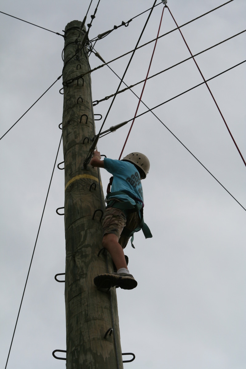 2010/05(May)/Pack409-Camp-Champions/800x600_2010-05-22-Pack409-Camp-Champions-157-High-Ropes-Chance.JPG