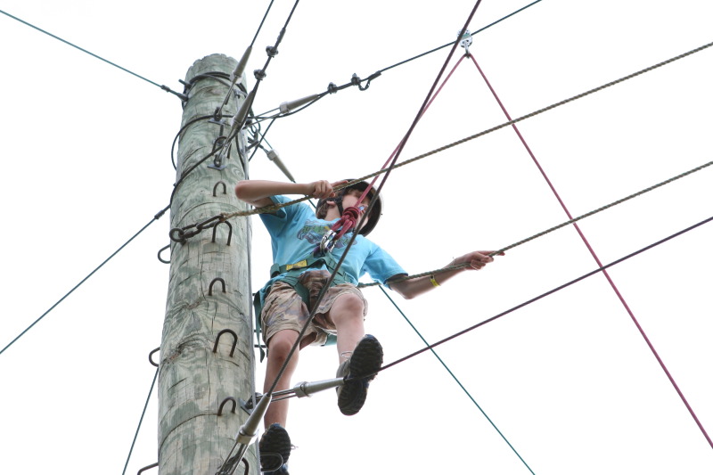 2010/05(May)/Pack409-Camp-Champions/800x600_2010-05-22-Pack409-Camp-Champions-159-High-Ropes-Chance.JPG