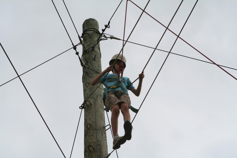 2010/05(May)/Pack409-Camp-Champions/800x600_2010-05-22-Pack409-Camp-Champions-161-High-Ropes-Chance.JPG