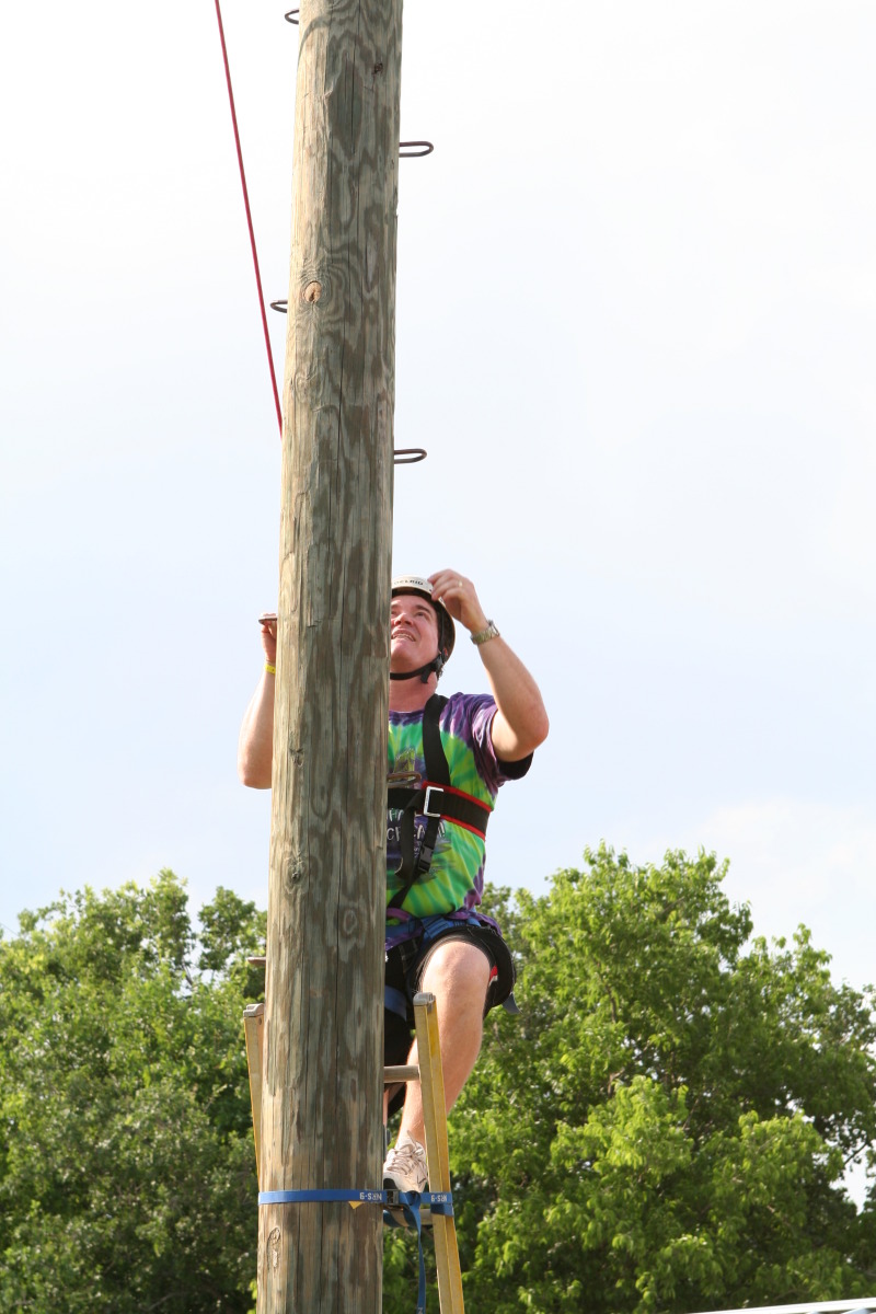 2010/05(May)/Pack409-Camp-Champions/800x600_2010-05-22-Pack409-Camp-Champions-206-Trapeze-Jump-Jimmy.JPG