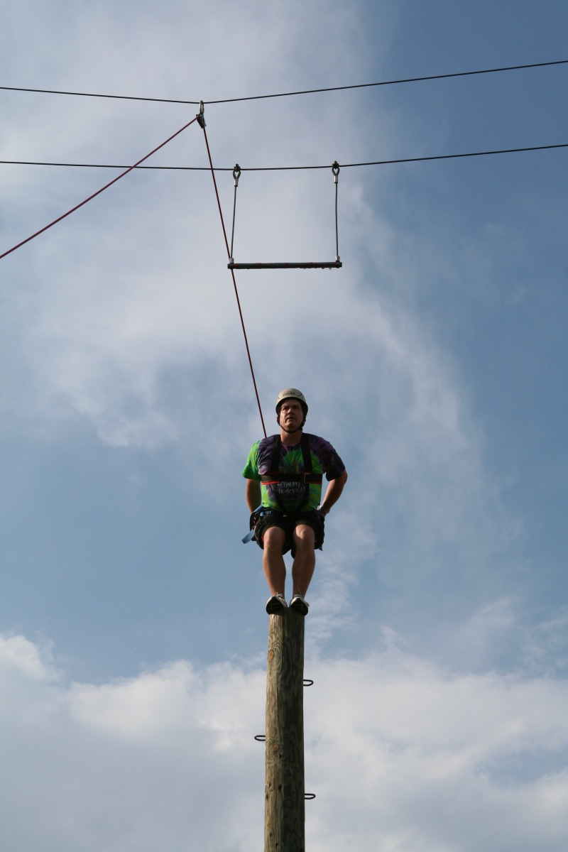 2010/05(May)/Pack409-Camp-Champions/800x600_2010-05-22-Pack409-Camp-Champions-214-Trapeze-Jump-Jimmy.JPG