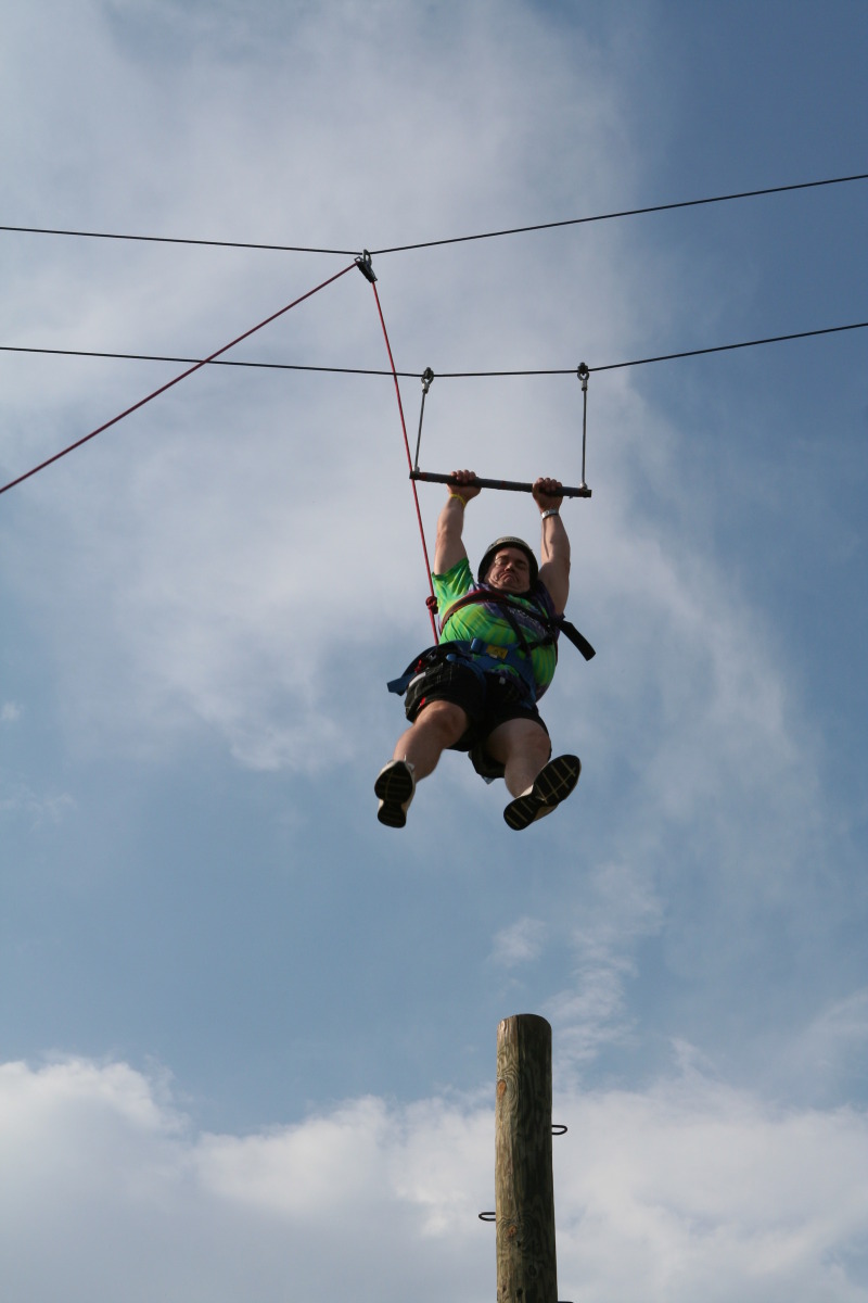 2010/05(May)/Pack409-Camp-Champions/800x600_2010-05-22-Pack409-Camp-Champions-218-Trapeze-Jump-Jimmy.JPG