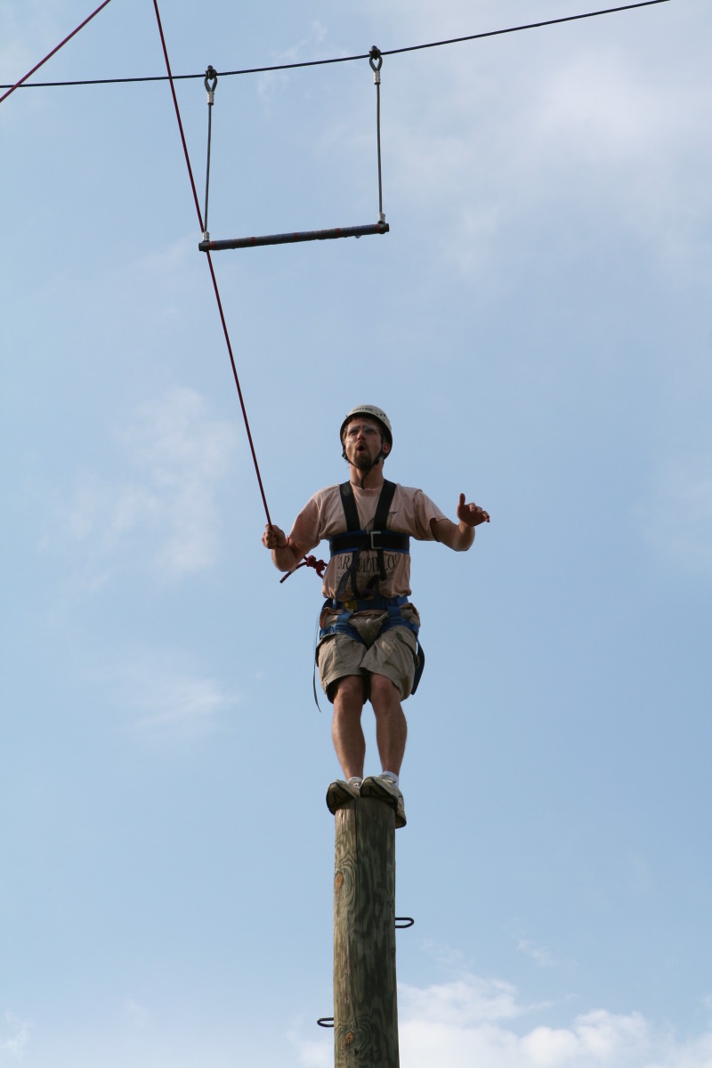 2010/05(May)/Pack409-Camp-Champions/800x600_2010-05-22-Pack409-Camp-Champions-237-Trapeze-Jump.JPG