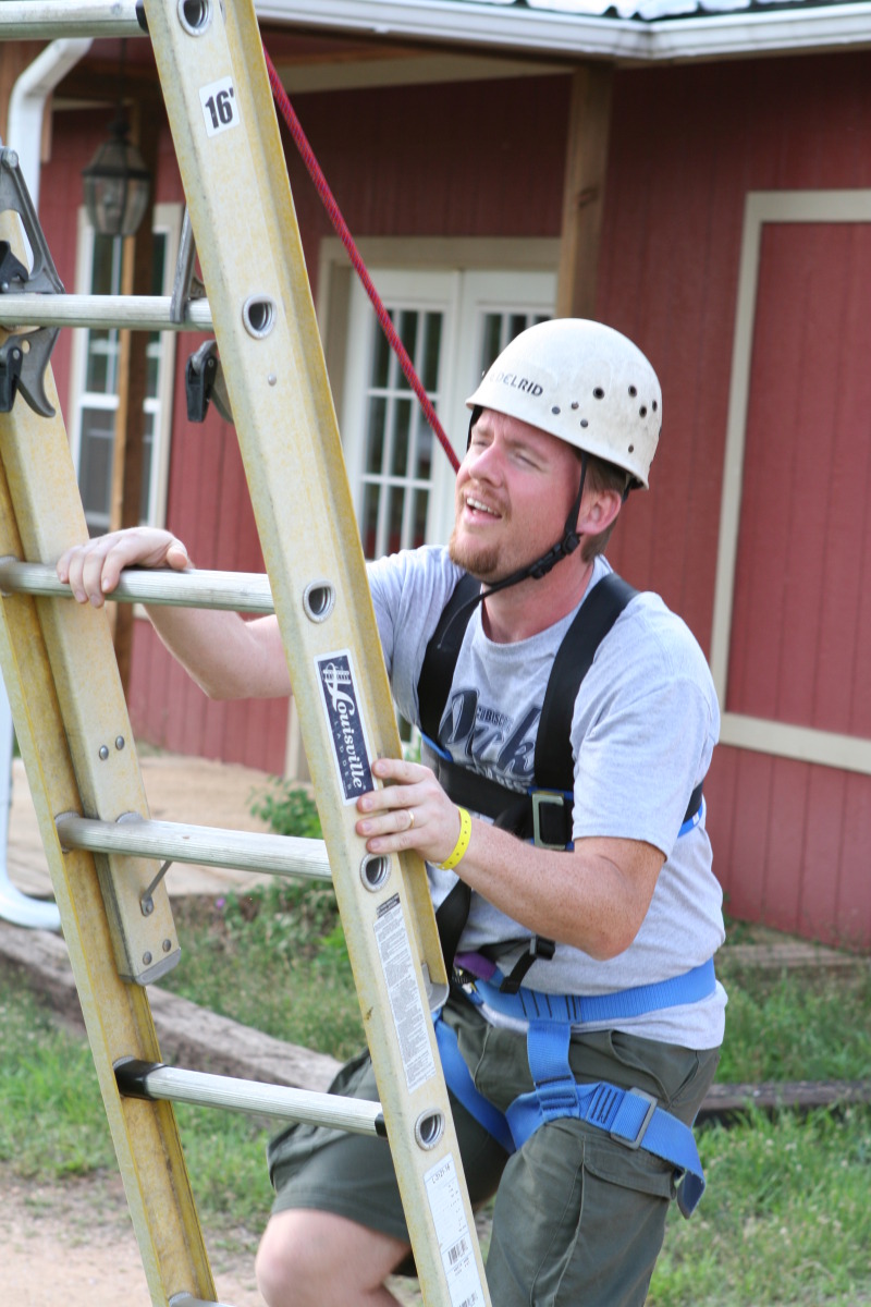 2010/05(May)/Pack409-Camp-Champions/800x600_2010-05-22-Pack409-Camp-Champions-255-Trapeze-Jump-Chris.JPG