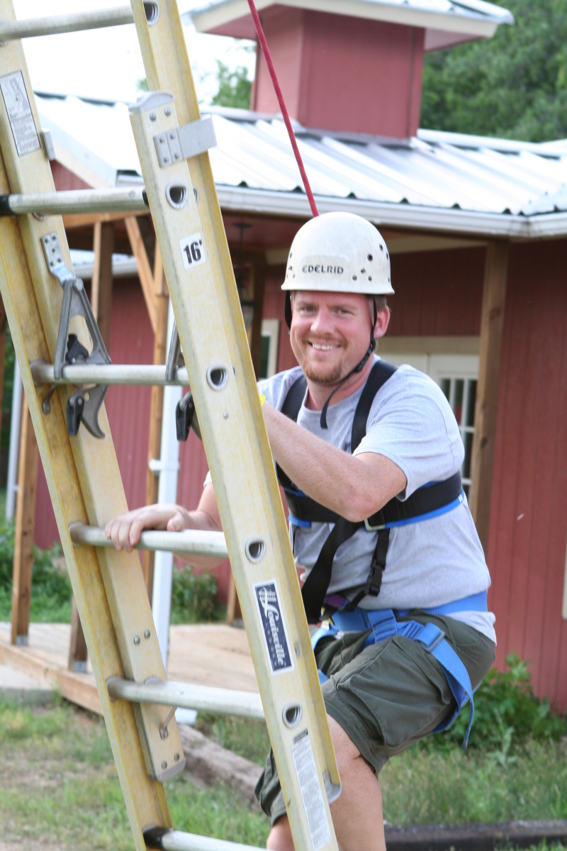 2010/05(May)/Pack409-Camp-Champions/800x600_2010-05-22-Pack409-Camp-Champions-256-Trapeze-Jump-Chris.JPG