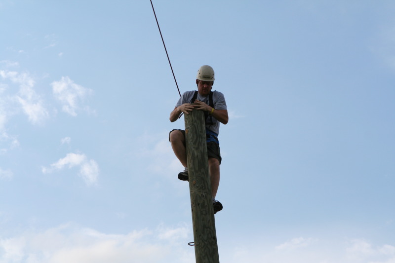 2010/05(May)/Pack409-Camp-Champions/800x600_2010-05-22-Pack409-Camp-Champions-257-Trapeze-Jump-Chris.JPG