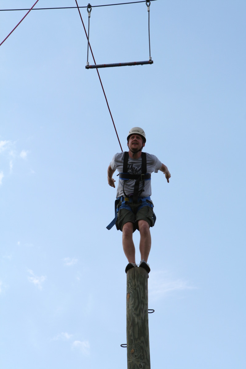 2010/05(May)/Pack409-Camp-Champions/800x600_2010-05-22-Pack409-Camp-Champions-265-Trapeze-Jump-Chris.JPG