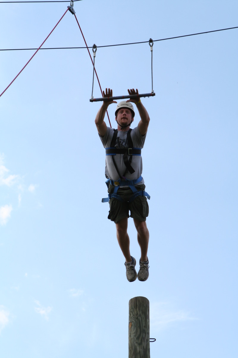 2010/05(May)/Pack409-Camp-Champions/800x600_2010-05-22-Pack409-Camp-Champions-267-Trapeze-Jump-Chris-GOOD.JPG