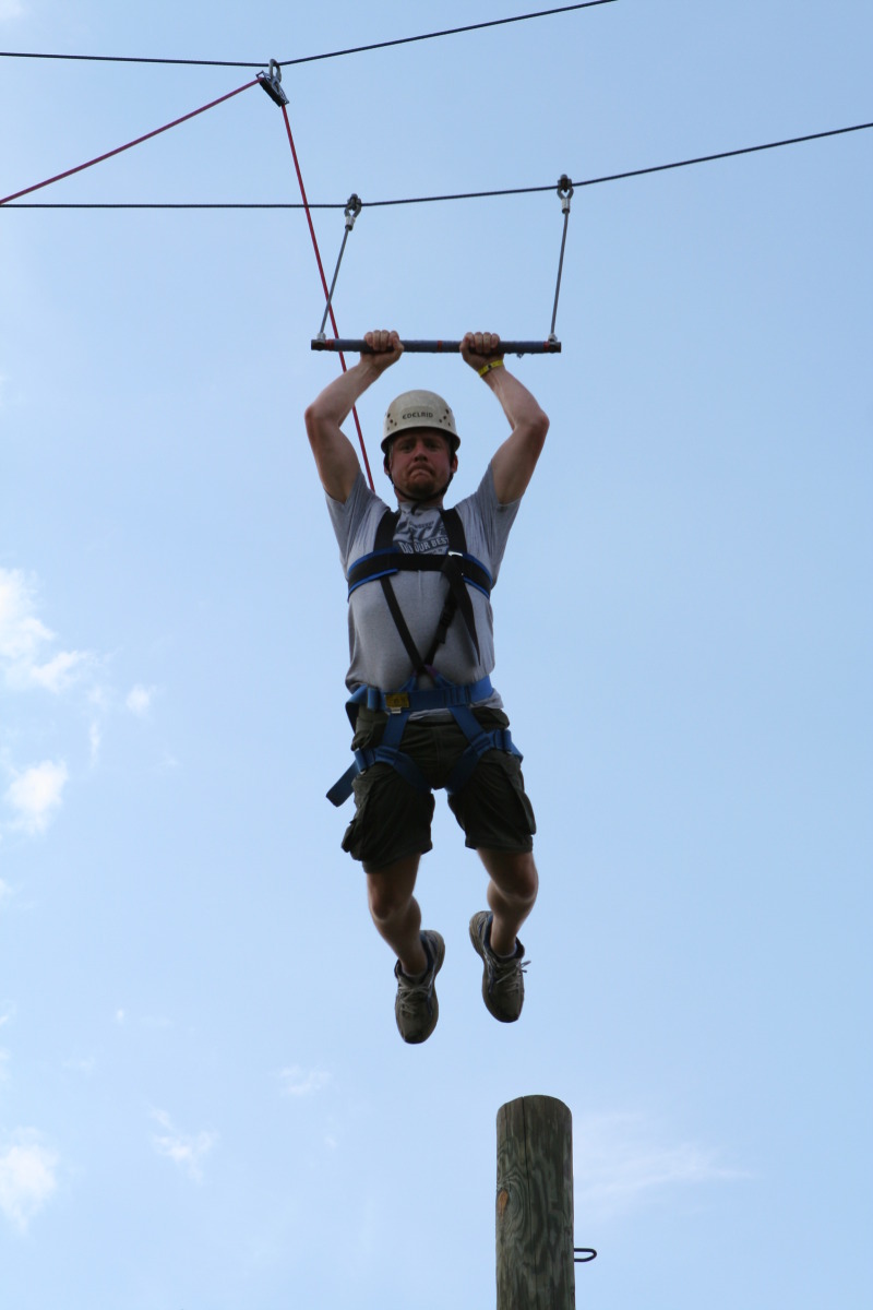 2010/05(May)/Pack409-Camp-Champions/800x600_2010-05-22-Pack409-Camp-Champions-268-Trapeze-Jump-Chris-GOOD.JPG