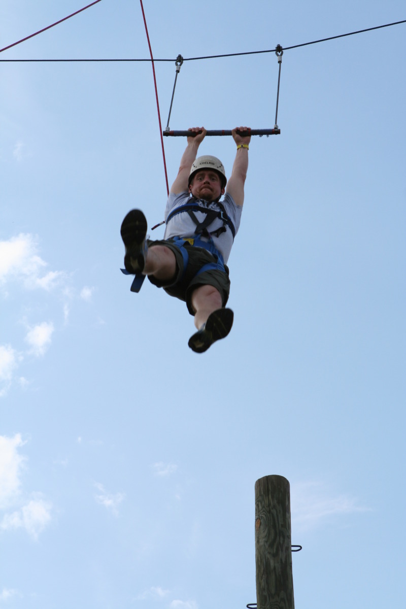 2010/05(May)/Pack409-Camp-Champions/800x600_2010-05-22-Pack409-Camp-Champions-269-Trapeze-Jump-Chris.JPG
